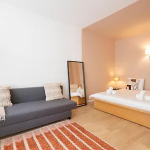 https://theaterstudio-1-antwerp.brusselshotelsbook.com