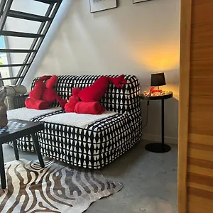 https://apt-wellness-loft-with-sauna-jacuzzi-roof-terrace.brusselshotelsbook.com